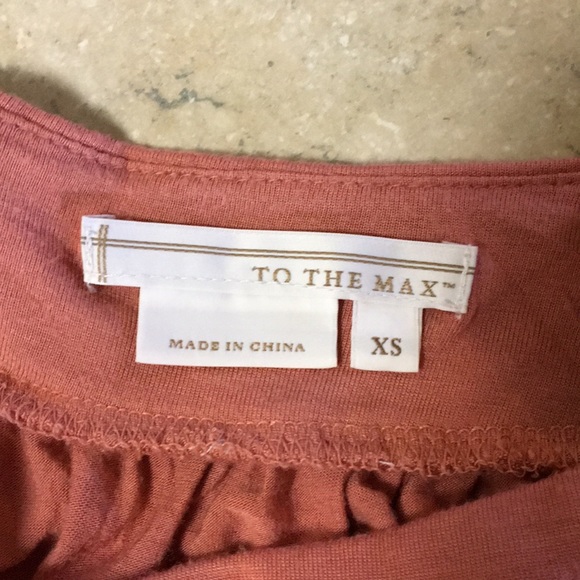 BCBG To The Max XS darker pink top - Picture 4 of 4